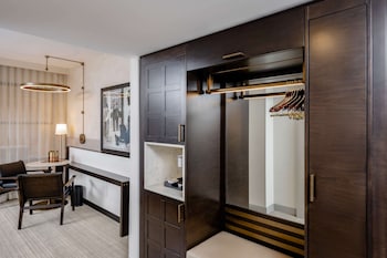 Room, 2 Queen Beds (Roll-In Shower)