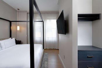 Room, 1 Bedroom (Mobility & Hearing, Roll-in Shower)
