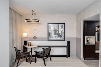 Room, 2 Queen Beds (Roll-In Shower)
