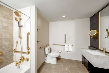Room, 2 Queen Beds, Bathtub (Roll-In Shower)