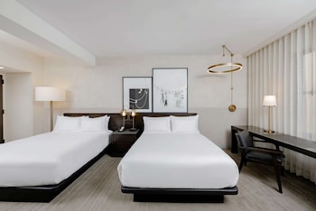 Room, 2 Queen Beds, Bathtub (Roll-In Shower)