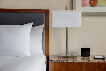 Room, 1 Queen Bed, Accessible (Shower)