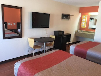Deluxe Room, 2 Double Beds, Smoking, Refrigerator & Microwave