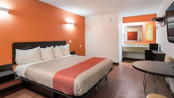 Deluxe Room, 1 King Bed, Non Smoking, Refrigerator & Microwave