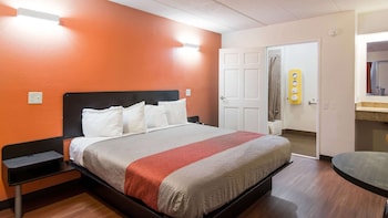 Deluxe Room, 1 King Bed, Non Smoking, Refrigerator & Microwave