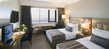 Executive Twin Room, 2 Twin Beds, Partial Sea View