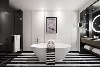 Suite, 1 King Bed (Mile End)