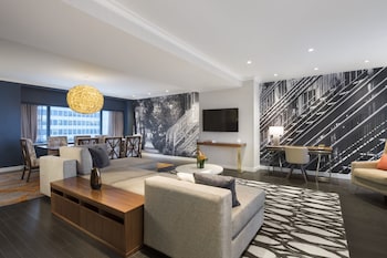 Suite, 1 King Bed (Mile End)
