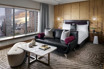 Royal Suite, 1 King Bed (Royale Ville Marie)