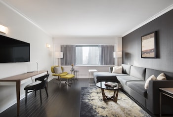 Suite, 1 King Bed (Homa)