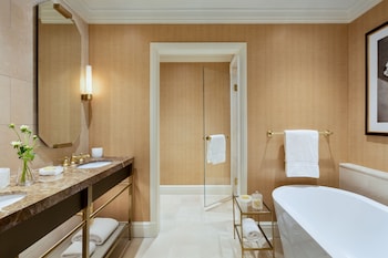 Premier Room, 1 King Bed