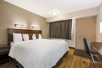 Standard Room, 1 King Bed (Smoke Free)