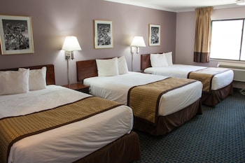 Room, Multiple Beds, Smoking (Mobility/Hearing/Roll-In Shower)