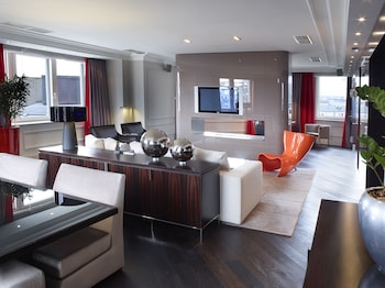 Presidential Suite, Club Lounge Access