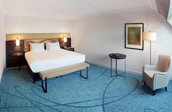 Junior Suite, 1 King Bed, Club Lounge Access