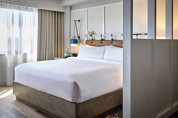 Room, 1 King Bed, Balcony