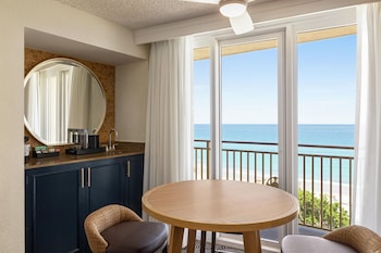 Deluxe Suite, 1 King Bed with Sofa bed, Balcony