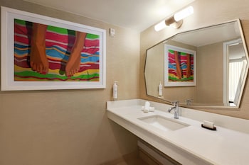 Suite, 1 King Bed with Sofa bed, Mobility Accessible