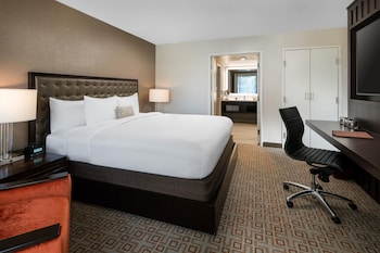 Room, 1 King Bed, Balcony, Corner