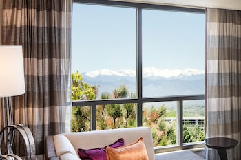 Room, 1 King Bed, Balcony, Corner
