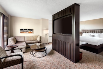 Room, 1 King Bed, Balcony, Corner