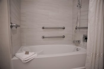 Room, 1 King Bed, Accessible, Balcony (Mobility & Hearing, Corner)