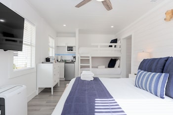 Siesta Bunk Room