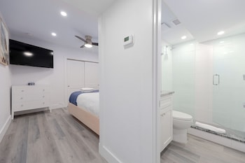 Siesta Bar Side Suite