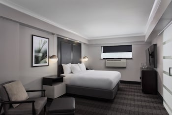 Room, 1 King Bed (Mobility Accessible, Roll-in Shower)