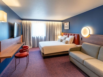 Family Room, 1 Queen Bed with Sofa bed