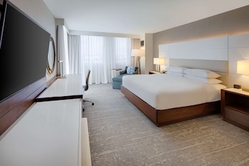 Deluxe Room, 1 King Bed, Non Smoking, Balcony