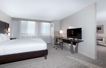 Junior Suite, 1 Queen Bed, Accessible, Non Smoking (Hearing)