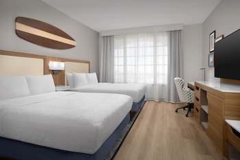Suite, 2 Queen Beds, Microwave
