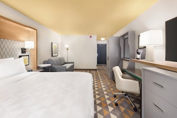 Standard Room, 1 King Bed, Accessible (Mobility Tub)