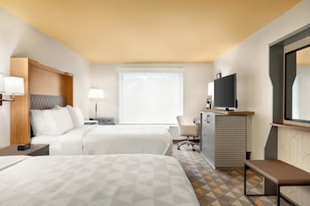 Standard Room, 2 Double Beds, Accessible (Accessible Tub)