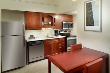 Studio, 1 Queen Bed with Sofa bed (Mobility/Hearing Accessible, Tub)