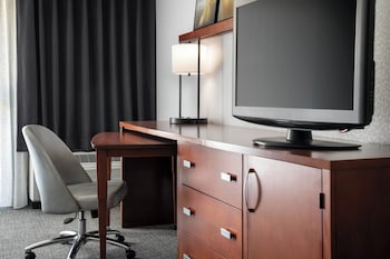 Room, 2 Queen Beds (Mobility/Hearing Access, Roll-In Shwr)
