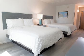 Standard Room, 2 Queen Beds, Pool View