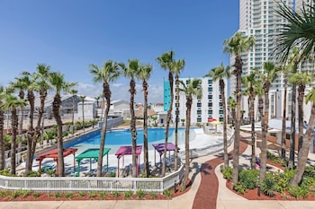 Standard Room, 1 King Bed, Pool View