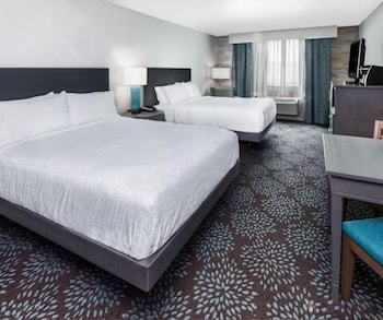 Standard Room, 2 Queen Beds, Pool View