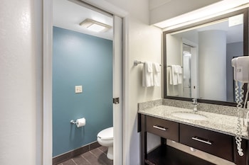 Room | 1 Queen Bed | Sleeps 2 | Free Breakfast