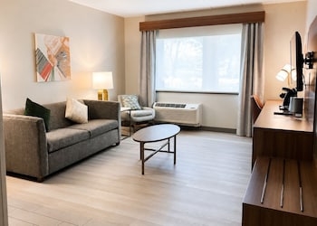 Suite, 2 Queen Beds, Accessible (Communications)