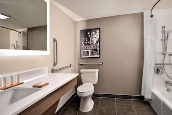 Room, 2 Queen Beds, Accessible, Non Smoking
