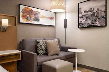 Room, 1 King Bed with Sofa bed, Non Smoking (Roll-in Shower)