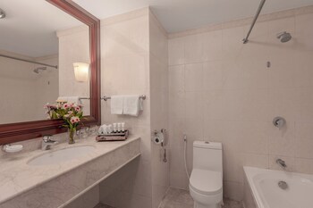Executive Suite River (Non-Smoking Room)