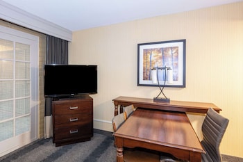 Suite, 1 Double Bed, Accessible, Non Smoking (Mobility & Hearing, Roll-in Shower)