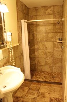 standard 2 queens with updated bathroom