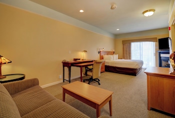 Spa Suite | King | Fireplace | Balcony