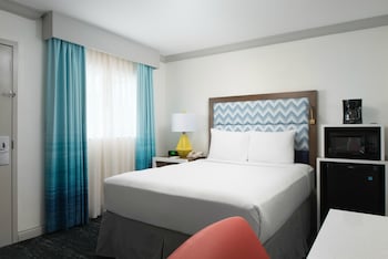 Standard Room, 1 Queen Bed