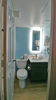Standard Room, 1 Queen Bed
